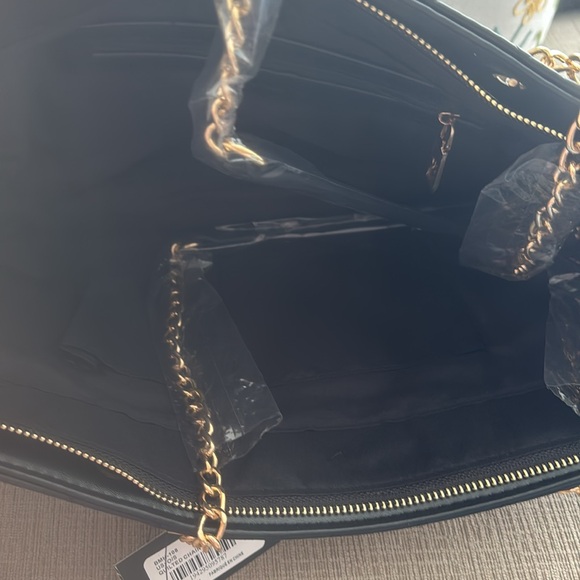 BADGLEY MISCHKA Elegant Black Quilted Tote Bag with Gold Chain - Picture 4 of 4